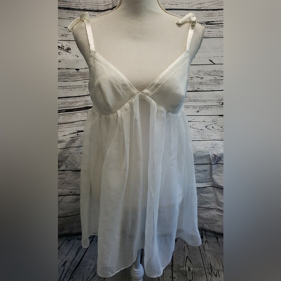 VICTORIA’S SECRET | Vintage White Lace Chemise - Picture 1 of 12